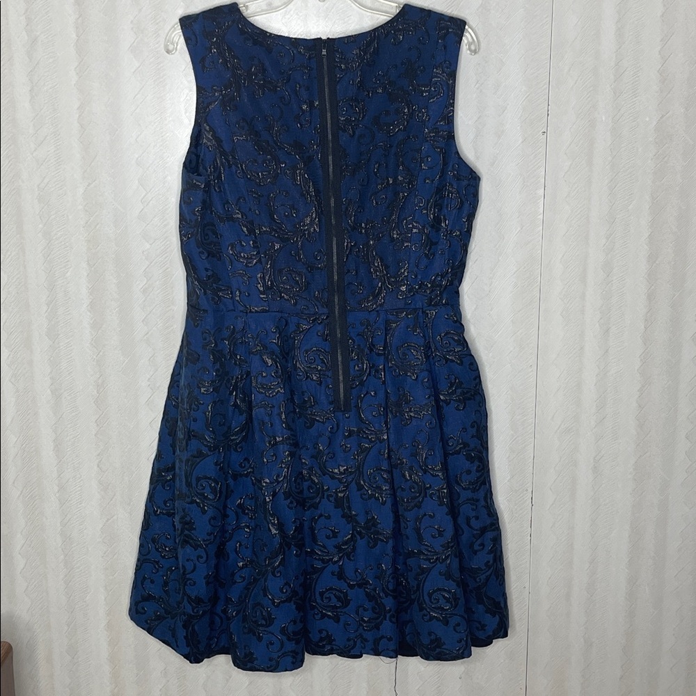 TAYLOR Navy Blue Patterned Embossed Floral Dress Size 13 - Picture 3 of 5